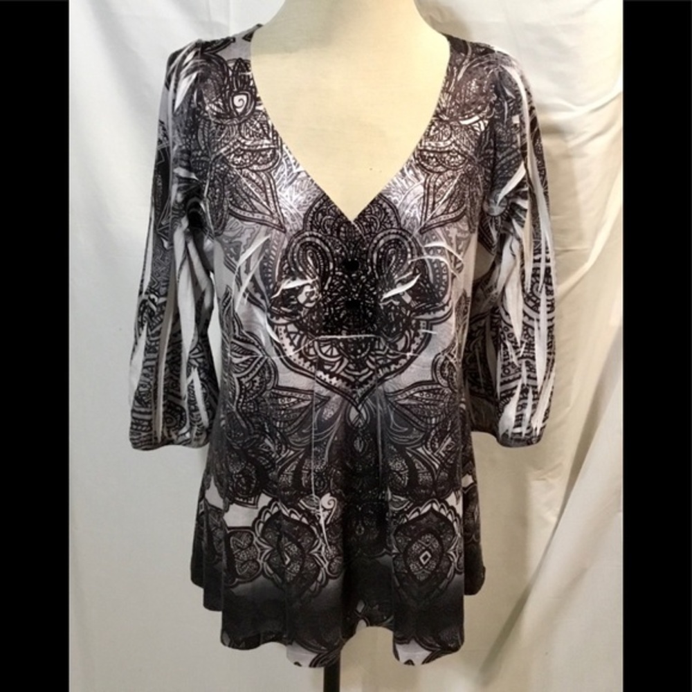 Oneworld Black & Gray 3/4 Sleeve V-neck Top